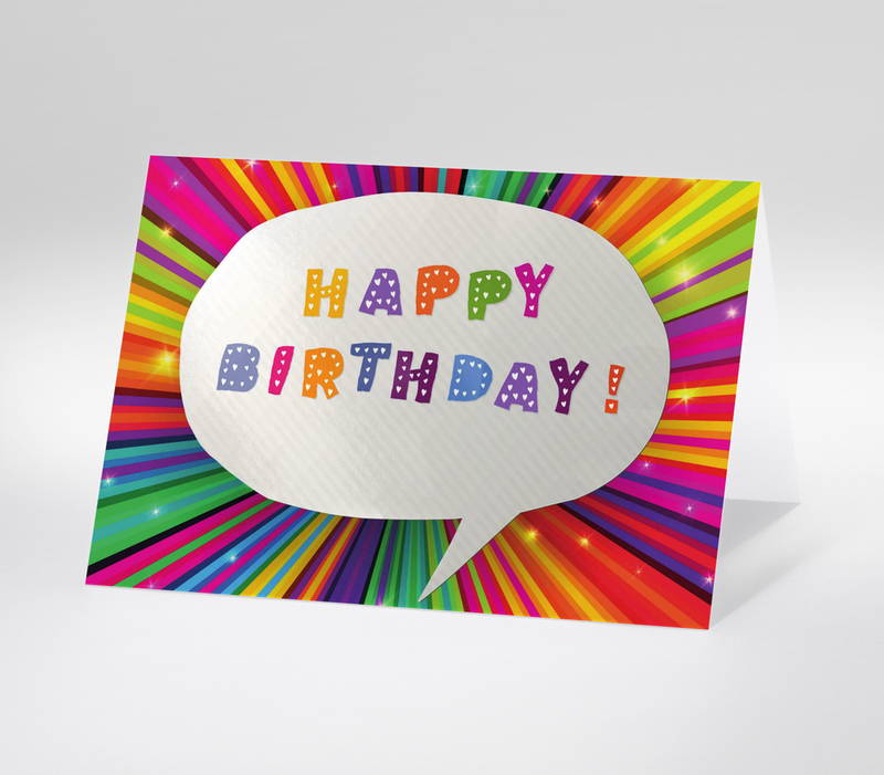 Bunte Geburtstagskarte mit Regenbogenstrahlen und Happy Birthday! in Sprechblase