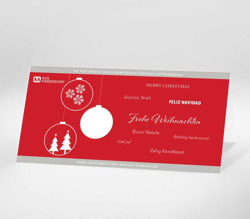 Digitale Weihnachtskarte mit dem Schriftzug Frohe Weihnachten in mehreren Sprachen auf rotem Hintergrund. Links daneben drei gezeichnete Weihnachtskugeln mit Hirsch, Schneeflocken und Tannen.