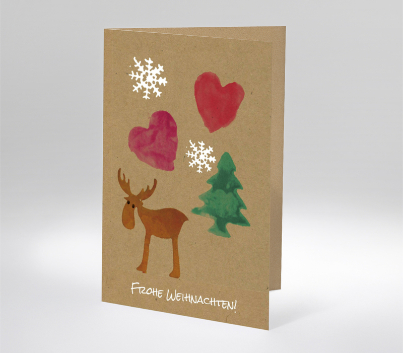Weihnachtskarte mit Elch, Herzen, Schneeflocken und Tannenbaum auf Kraftpapier