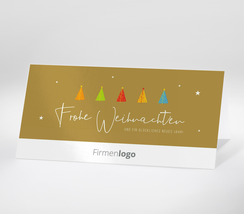 Weihnachtskarte mit bunten Weihnachtsbäumen und Weihnachtsgruß auf goldfarbenem Hintergrund