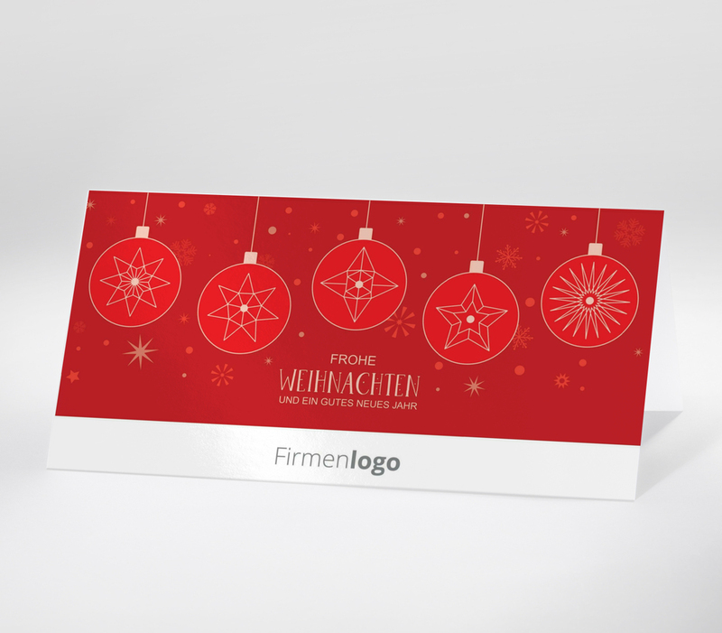 Weihnachtskarte mit roten Christbaumkugeln und grafischen Sternmotiven auf rotem Hintergrund