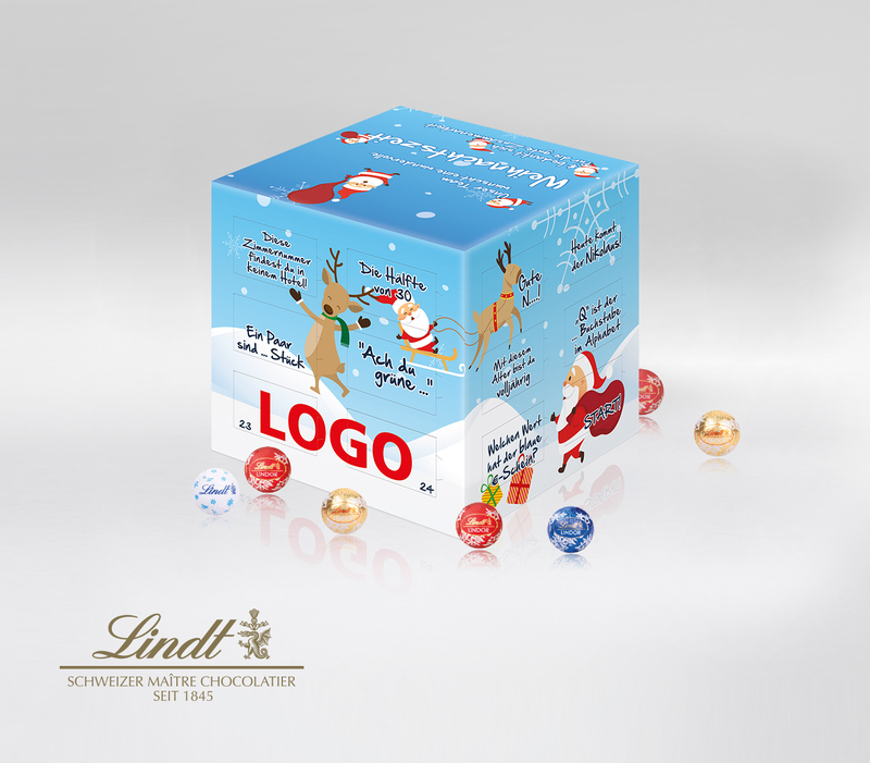 Würfelförmiger Adventskalender von Lindt mit Rätseln, der comicartige Motive von fröhlichen Weihnachtsmännern und Rentieren zeigt. Auf jedem Türchen steht ein kurzes Rätsel, dass hilft, die richtige Tür des Tages zu finden.