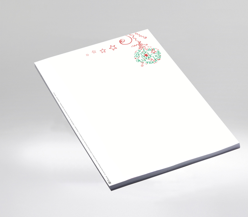 Weißes A4-Briefpapier. In der oberen rechten Ecke ist eine gezeichnete grüne Christbaumkugel, die mit roten Schnörkeln und Sternchen umgeben und verziert ist.