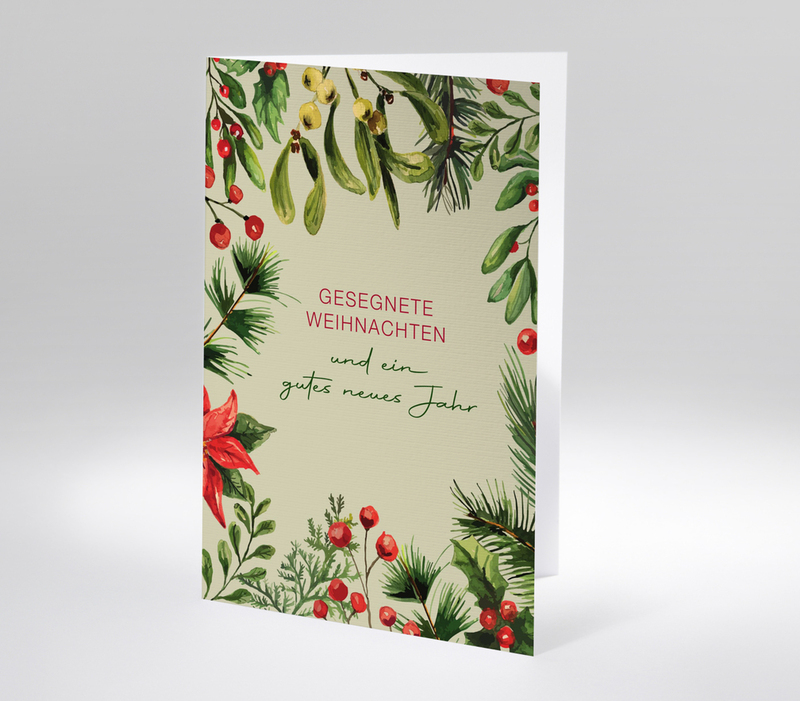 Festliche Weihnachtskarte mit gemalten grünen Zweigen, Beeren und Blumen sowie Weihnachtsgruß in Rot und Grün