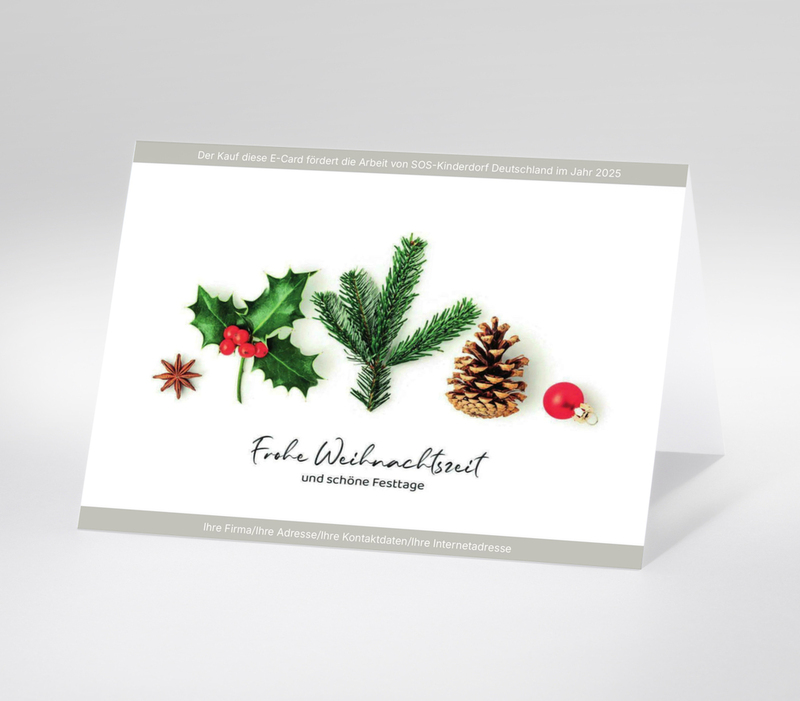 Digitale Weihnachtskarte mit weihnachtliche Naturmaterialien wie Stechpalme, Tannenzweig, Zapfen und Kugel auf weißem Hintergrund mit Weihnachtswünschen.