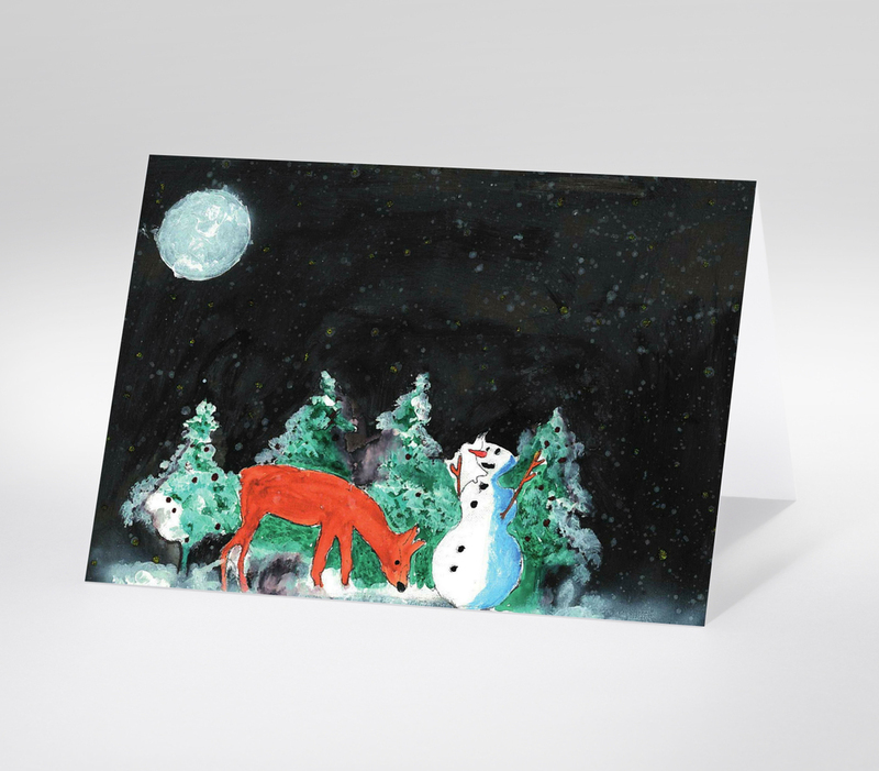 Kinderzeichnung mit Schneemann, rotem Reh und verschneitem Wald bei Nacht