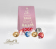 Geschenktüte aus Graspapier von Lindt. Auf der Vorderseite steht auf rosa Hintergrund Oh Tannenbaum oh Tannenbaum. Optisch aufgebaut wie ein Tannenbaum verziert mit Sternen.