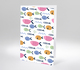 Verspieltes Fischmuster in Pastellfarben – moderne Kinderkarte mit maritimem Design
